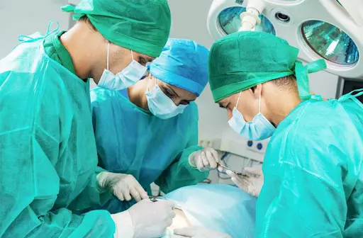 Có nhiều phương pháp phẫu thuật cắt tử cung đối với người bệnh u xơ